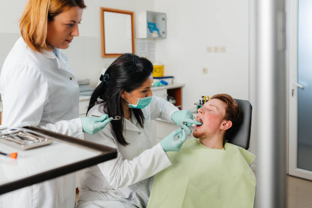 Best Emergency Tooth Extraction in Goulding, FL